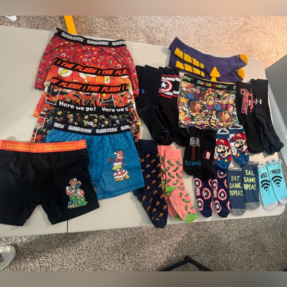 Super Mario & Flash youth underwear. Avenger, Mario, Under Armour socks - Picture 1 of 6